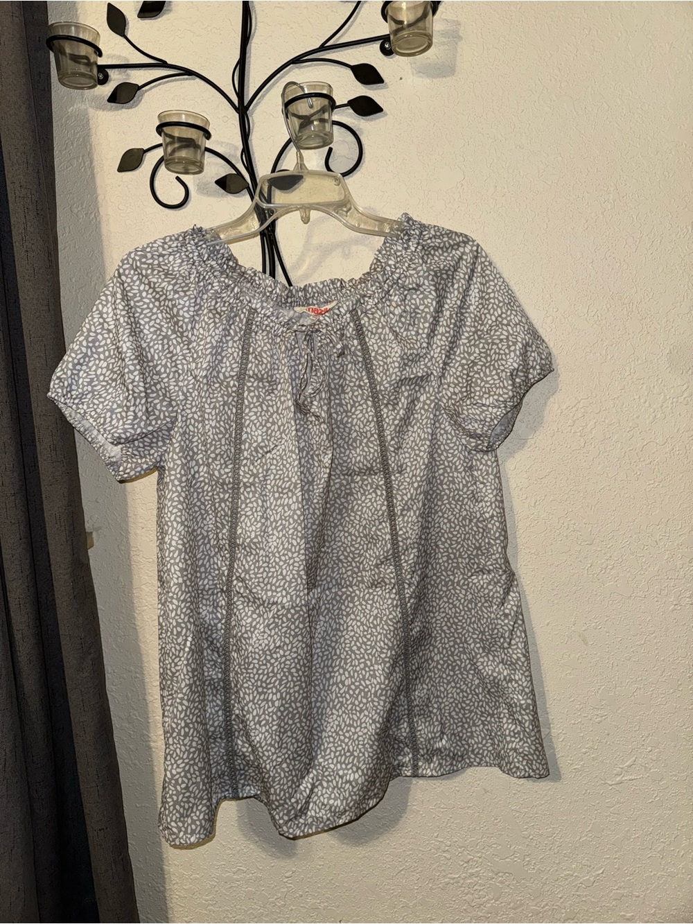 Mazik Light Gray Short Sleeve Top with Leaf Print